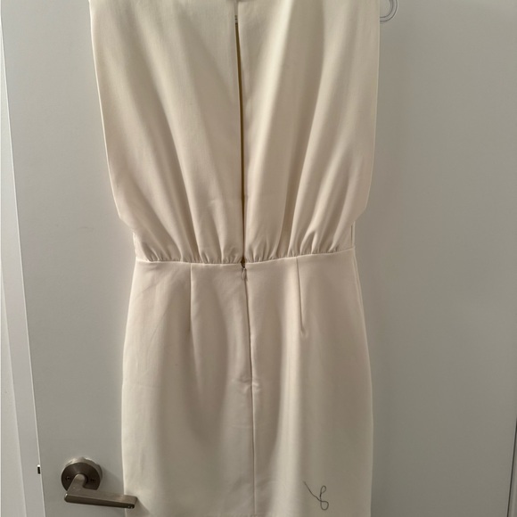 Elegant Cream Sleeveless Dress - Picture 2 of 3